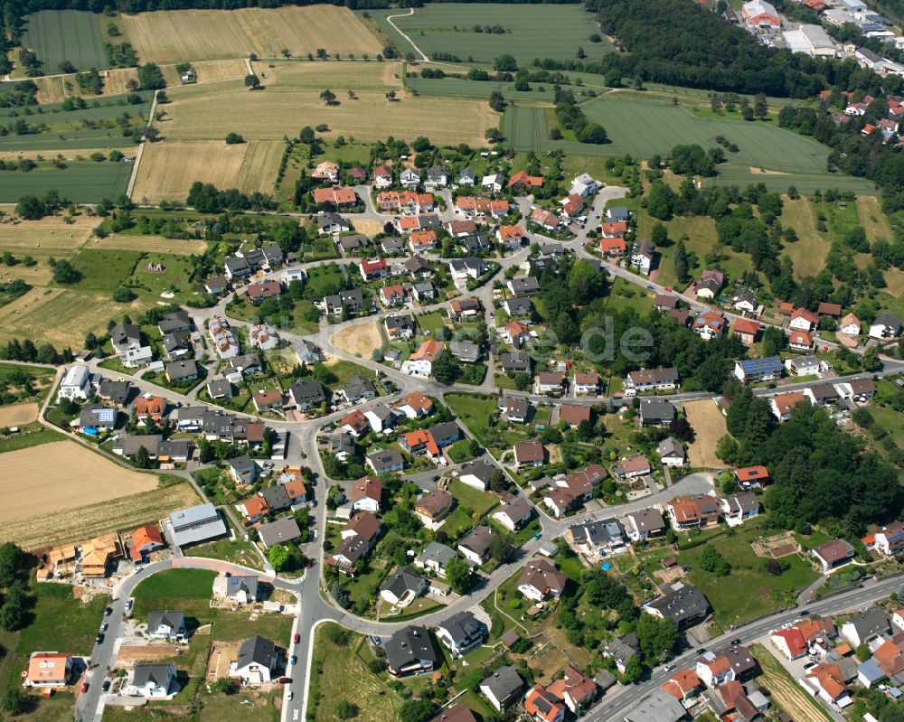 Kleinsteinbach von oben - Wohngebiet der Mehrfamilienhaussiedlung in Kleinsteinbach im Bundesland Baden-Württemberg, Deutschland