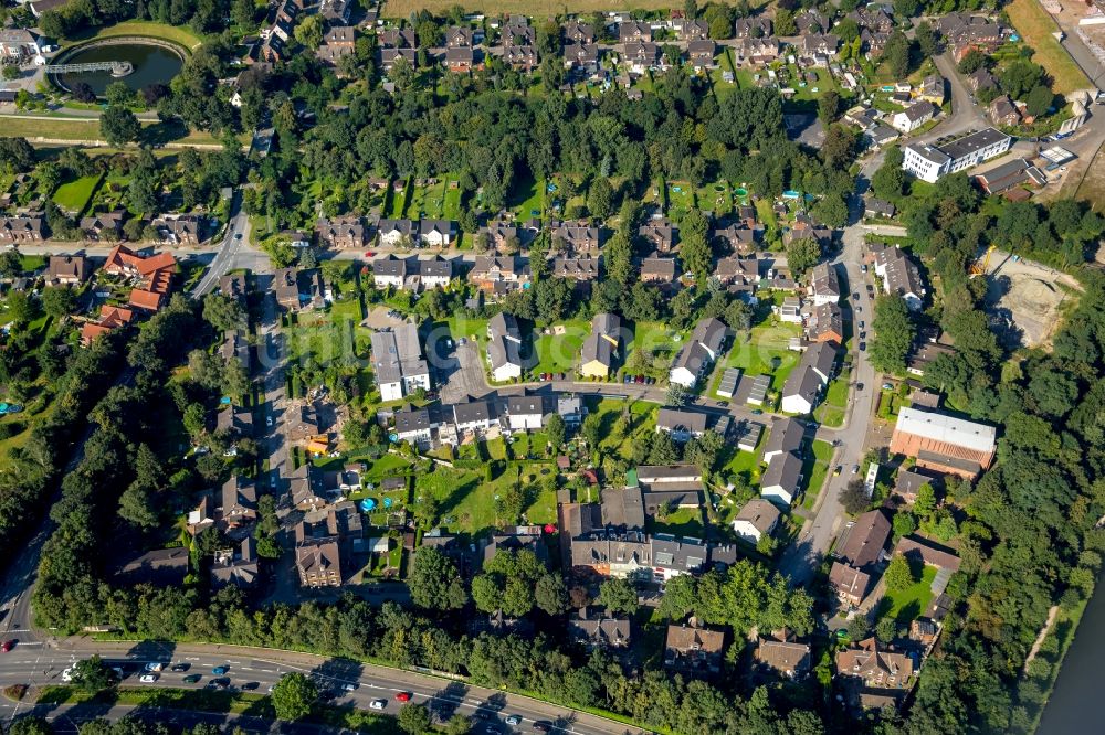 Bottrop von oben - Wohngebiet einer Mehrfamilienhaussiedlung Kolonie Ebel in Bottrop im Bundesland Nordrhein-Westfalen