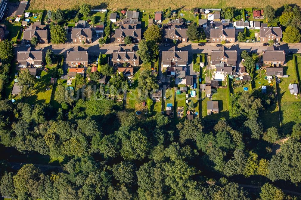 Luftaufnahme Bottrop - Wohngebiet einer Mehrfamilienhaussiedlung Kolonie Ebel in Bottrop im Bundesland Nordrhein-Westfalen