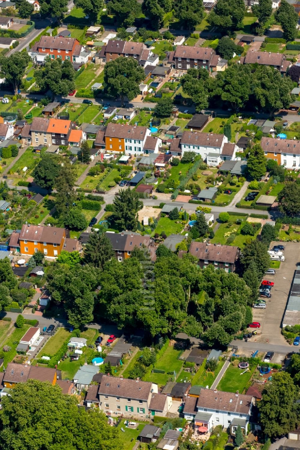 Luftaufnahme Bochum - Wohngebiet einer Mehrfamilienhaussiedlung Kolonie Hannover in Bochum im Bundesland Nordrhein-Westfalen