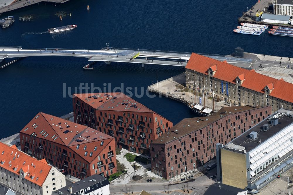 Kopenhagen von oben - Wohngebiet einer Mehrfamilienhaussiedlung in Kopenhagen in Dänemark