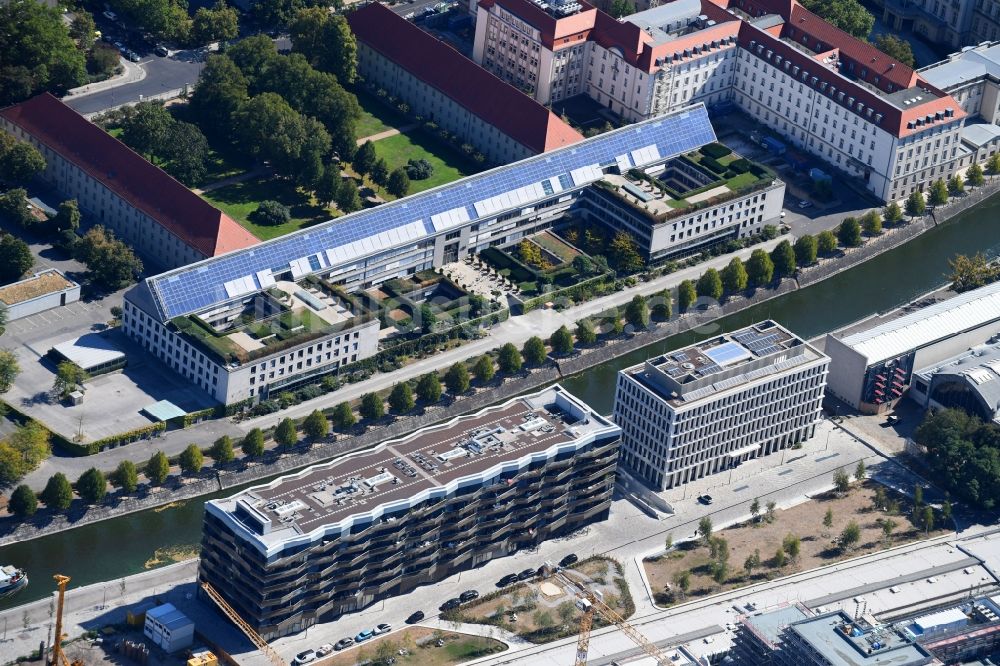 Berlin von oben - Wohngebiet der Mehrfamilienhaussiedlung KunstCampus Am Hamburger Bahnhof in Berlin, Deutschland