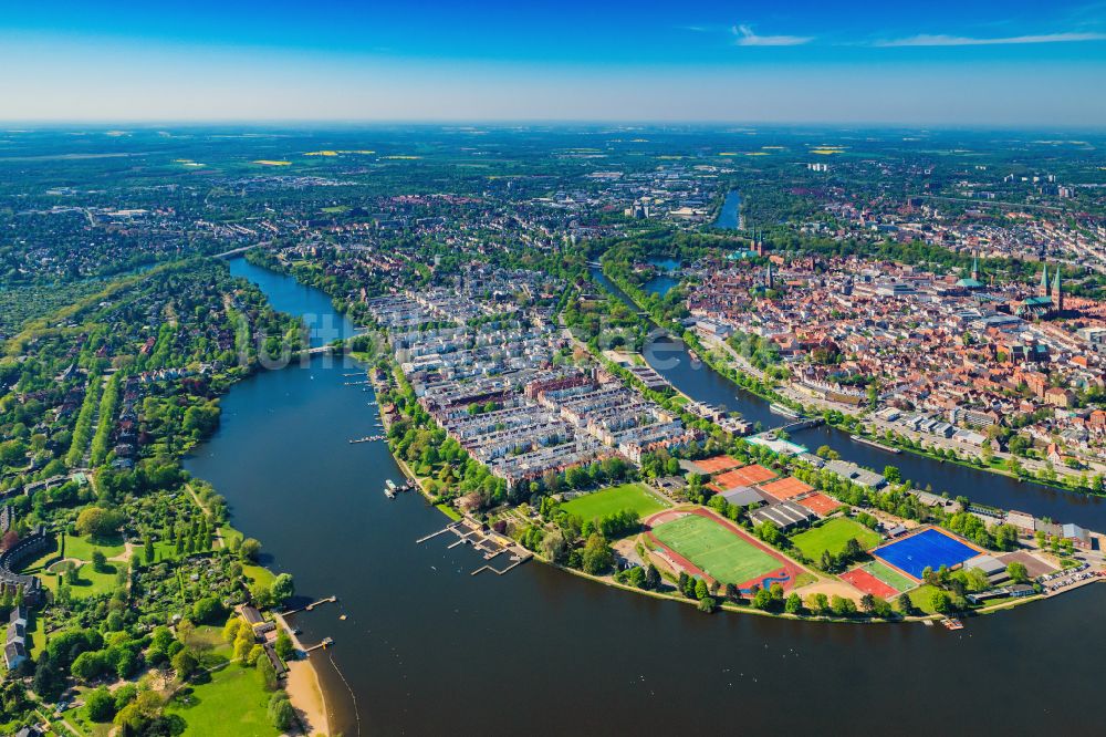 Lübeck von oben - Wohngebiet der Mehrfamilienhaussiedlung in Lübeck im Bundesland Schleswig-Holstein, Deutschland