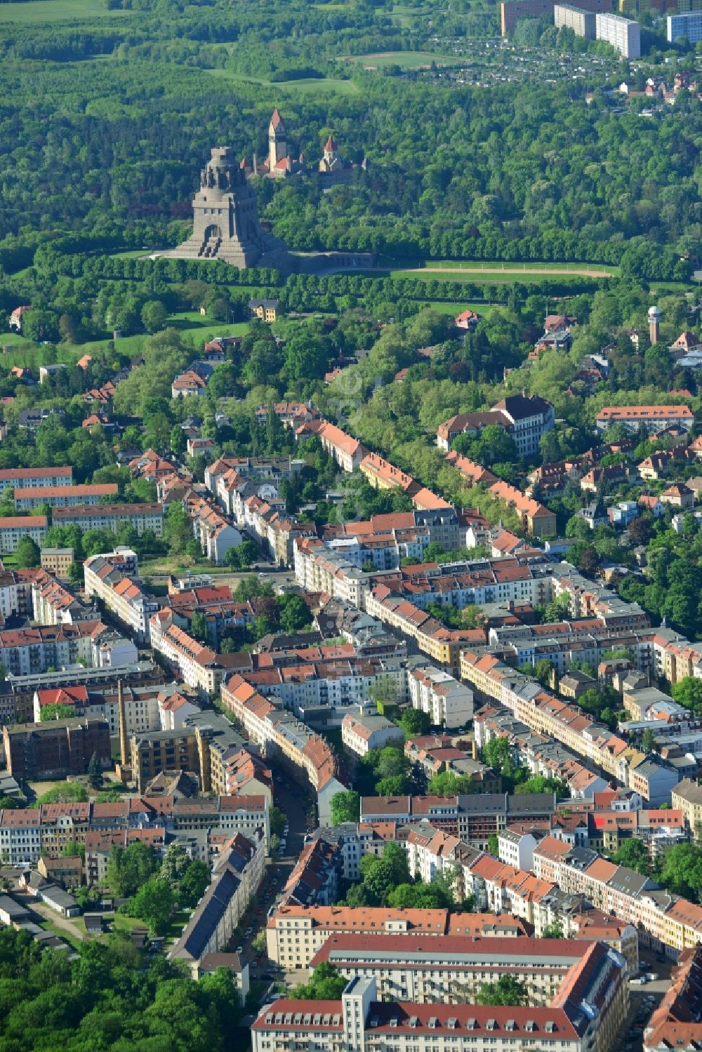 Leipzig von oben - Wohngebiet einer Mehrfamilienhaussiedlung in Leipzig im Bundesland Sachsen