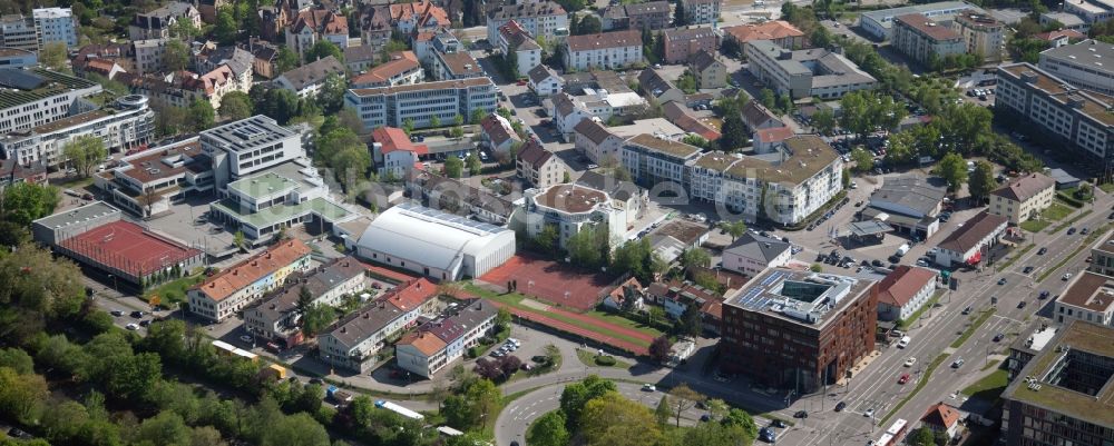 Luftaufnahme Freiburg im Breisgau - Wohngebiet einer Mehrfamilienhaussiedlung in der Lessingstraße in Freiburg im Breisgau im Bundesland Baden-Württemberg