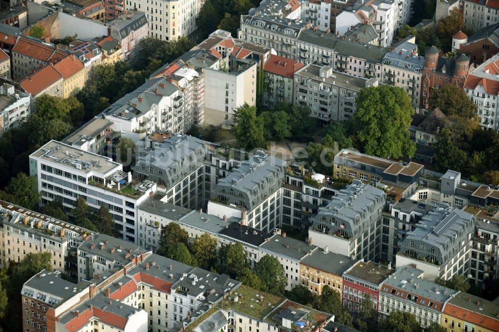 Luftaufnahme Berlin - Wohngebiet einer Mehrfamilienhaussiedlung Liegnitzer Straße - Reichenberger Straße im Stadtteil Neukölln in Berlin