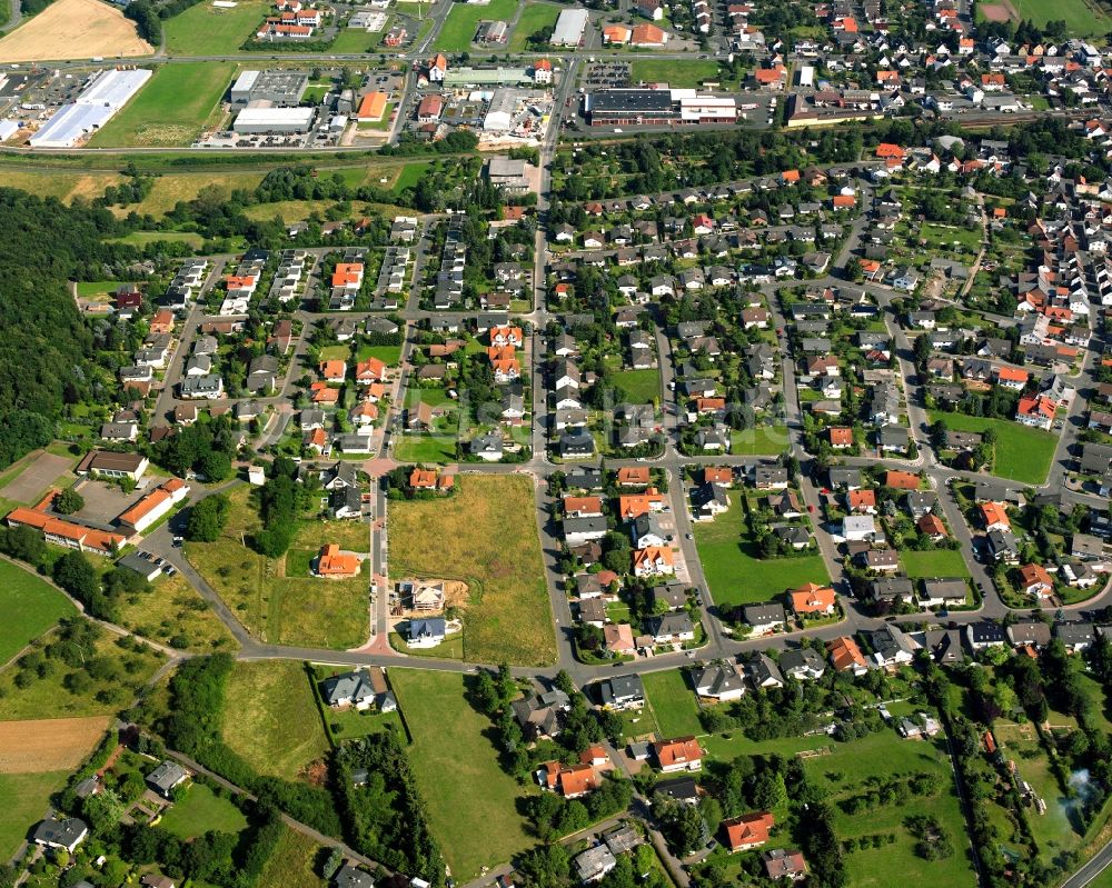 Lindenstruth von oben - Wohngebiet der Mehrfamilienhaussiedlung in Lindenstruth im Bundesland Hessen, Deutschland