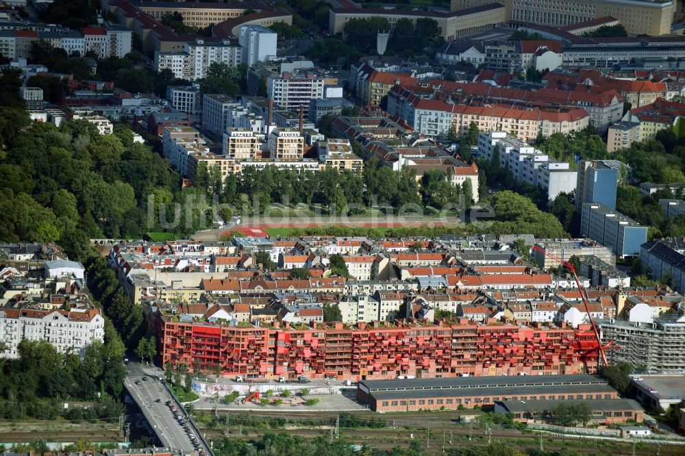 Luftbild Berlin - Wohngebiet einer Mehrfamilienhaussiedlung AM LOKDEPOT 14 der HD Projektentwicklungs GmbH im Ortsteil Tempelhof-Schöneberg in Berlin, Deutschland