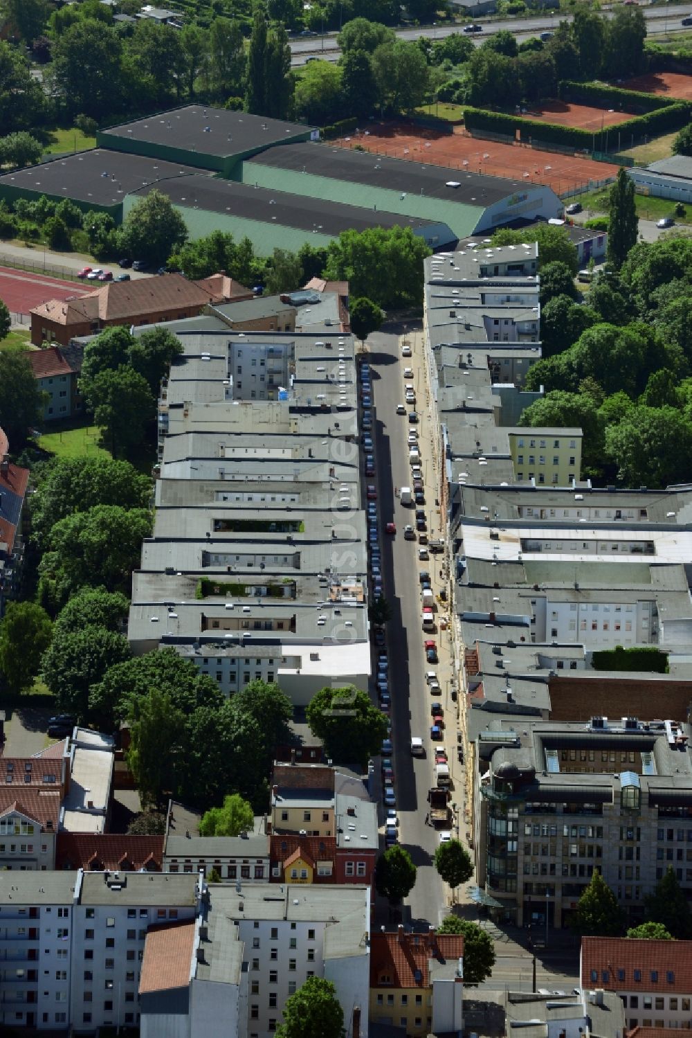 Magdeburg von oben - Wohngebiet einer Mehrfamilienhaussiedlung in Magdeburg im Bundesland Sachsen-Anhalt