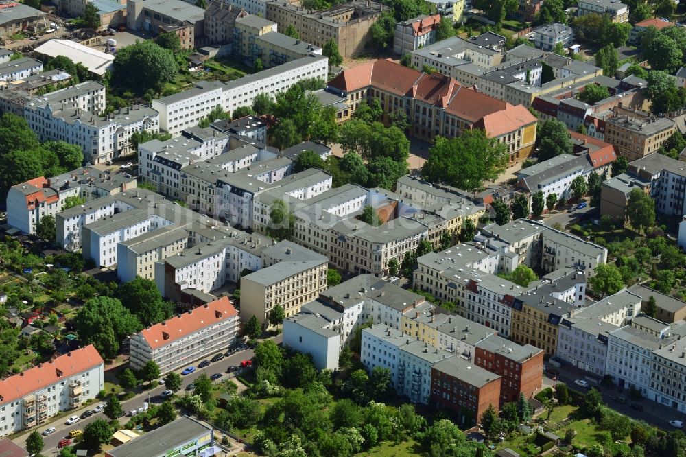 Magdeburg von oben - Wohngebiet einer Mehrfamilienhaussiedlung in Magdeburg im Bundesland Sachsen-Anhalt