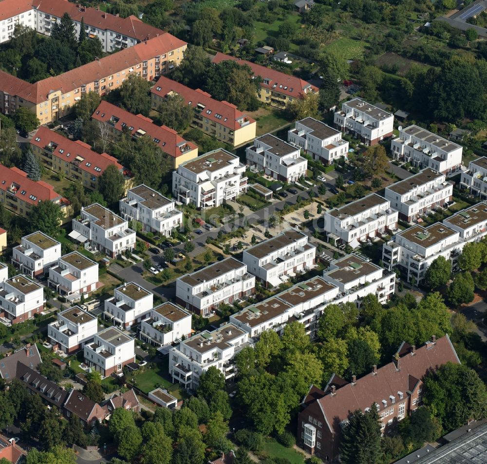 Luftbild Berlin - Wohngebiet einer Mehrfamilienhaussiedlung am Magnolienring in Berlin