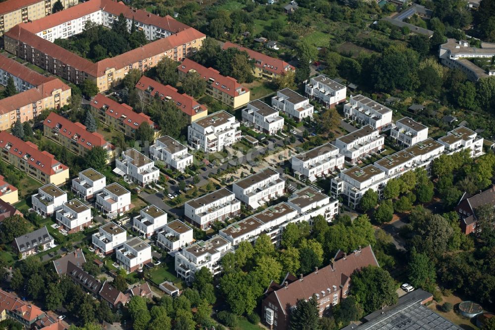 Luftaufnahme Berlin - Wohngebiet einer Mehrfamilienhaussiedlung am Magnolienring in Berlin