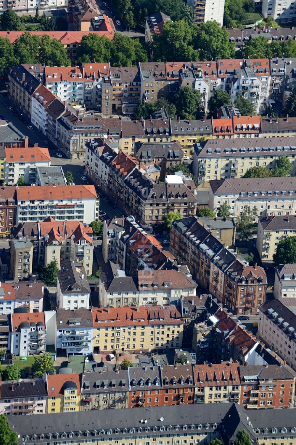 Mannheim aus der Vogelperspektive: Wohngebiet einer Mehrfamilienhaussiedlung in Mannheim im Bundesland Baden-Württemberg