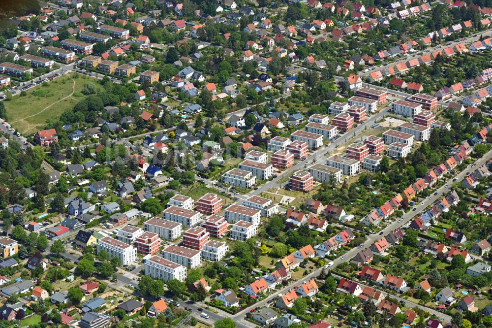 Luftbild Berlin - Wohngebiet der Mehrfamilienhaussiedlung Maßholderweg - Rubusweg - Betulaweg im Ortsteil Altglienicke in Berlin, Deutschland