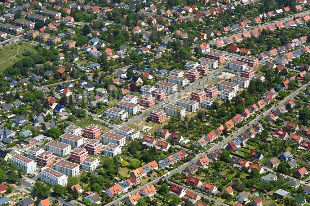 Luftaufnahme Berlin - Wohngebiet der Mehrfamilienhaussiedlung Maßholderweg - Rubusweg - Betulaweg im Ortsteil Altglienicke in Berlin, Deutschland