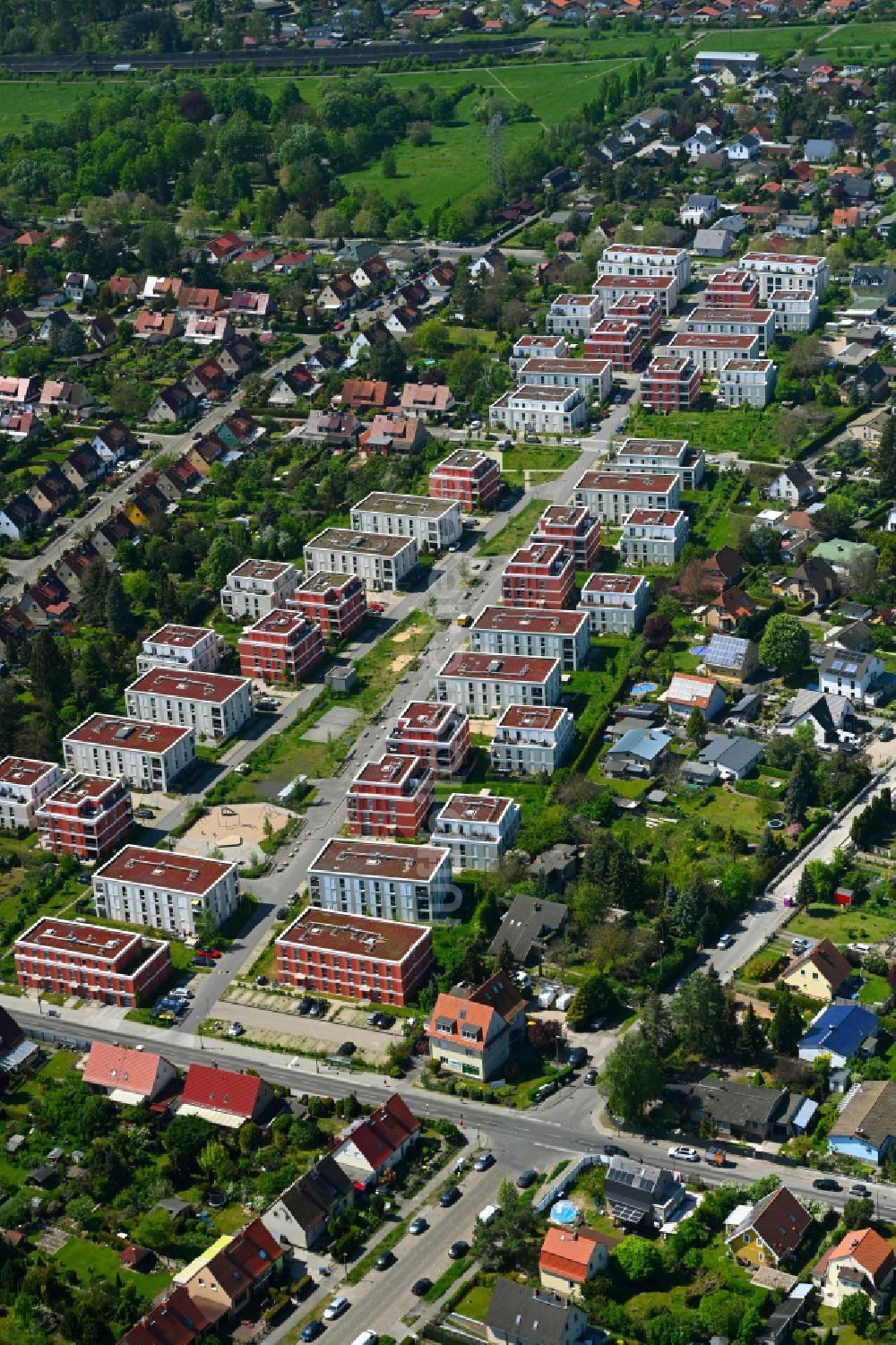 Luftbild Berlin - Wohngebiet der Mehrfamilienhaussiedlung Maßholderweg - Rubusweg - Betulaweg im Ortsteil Altglienicke in Berlin, Deutschland