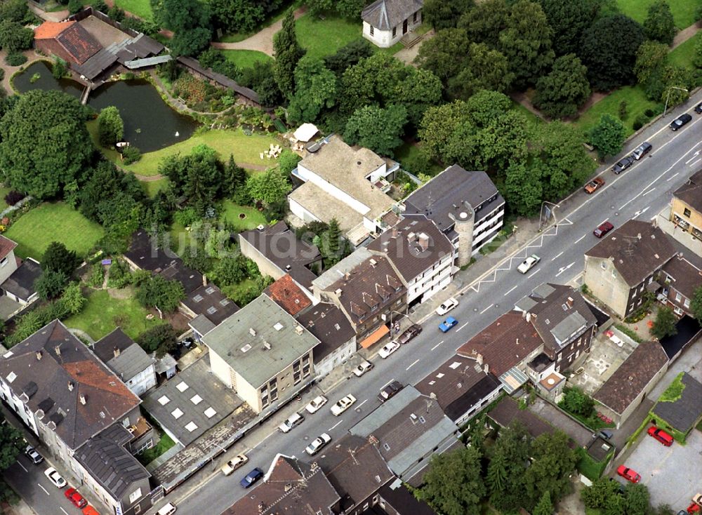 Moers von oben - Wohngebiet einer Mehrfamilienhaussiedlung Mühlenstraße - Rheinberger Straße in Moers im Bundesland Nordrhein-Westfalen