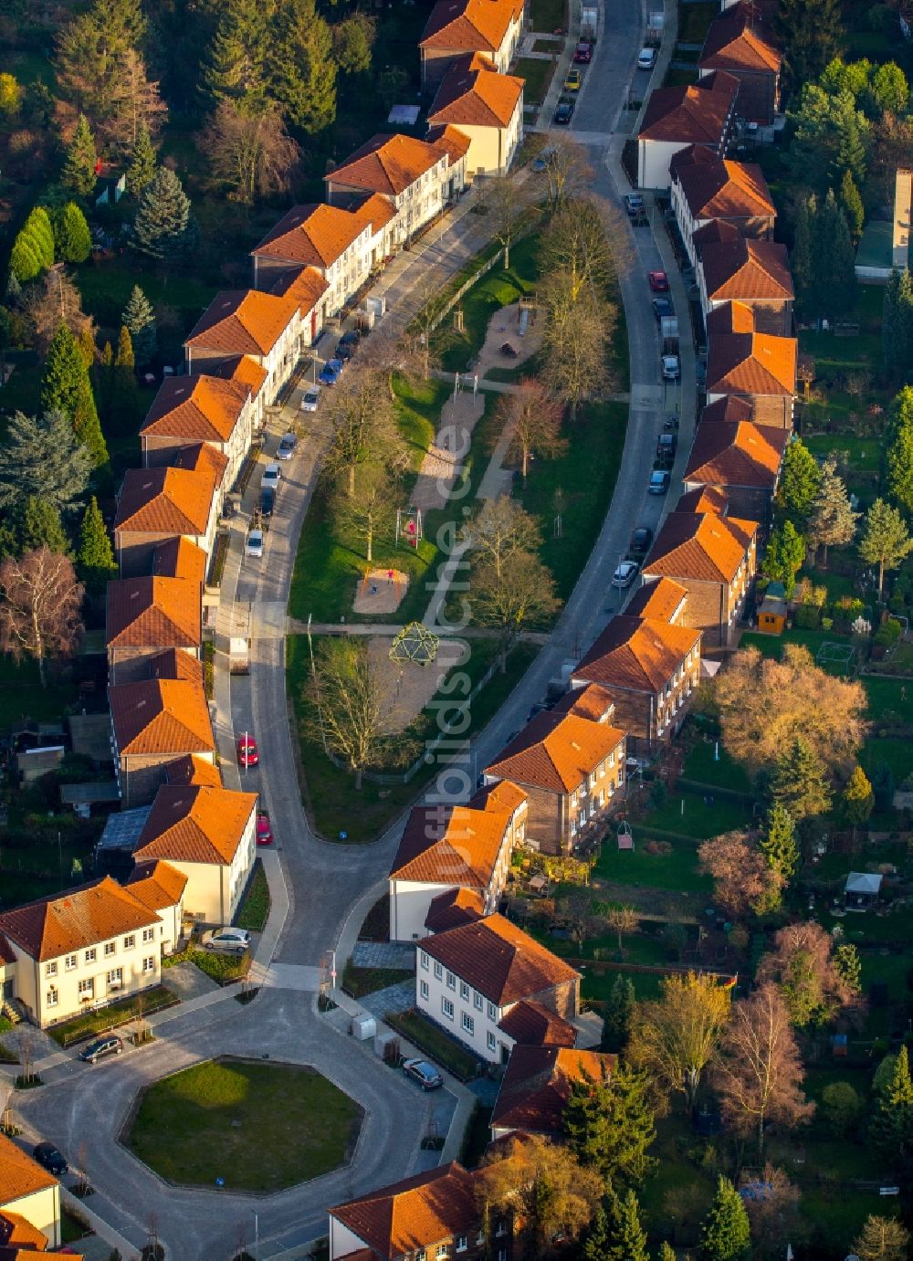 Mülheim an der Ruhr von oben - Wohngebiet einer Mehrfamilienhaussiedlung in Mülheim an der Ruhr im Bundesland Nordrhein-Westfalen