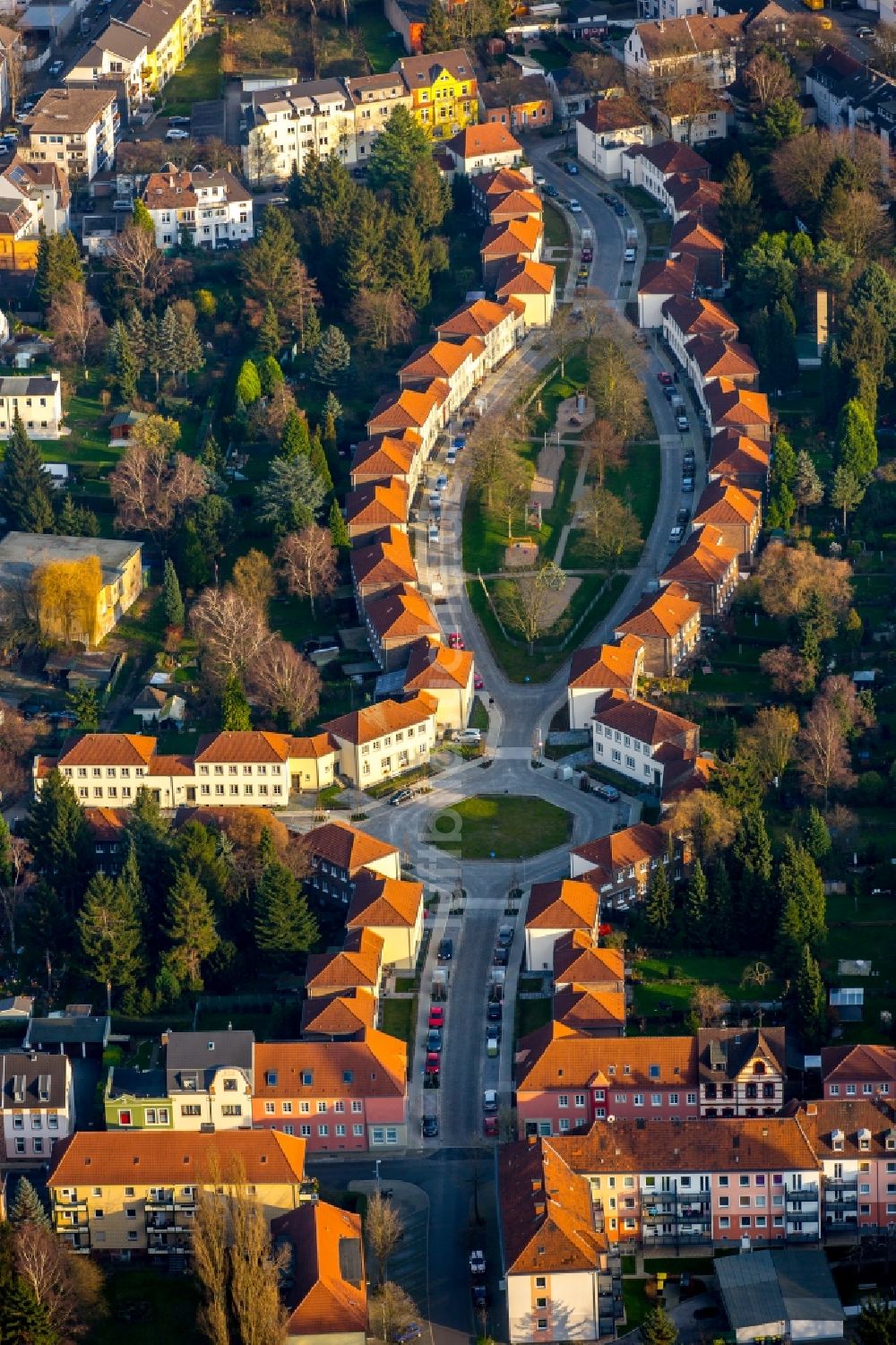 Luftbild Mülheim an der Ruhr - Wohngebiet einer Mehrfamilienhaussiedlung in Mülheim an der Ruhr im Bundesland Nordrhein-Westfalen