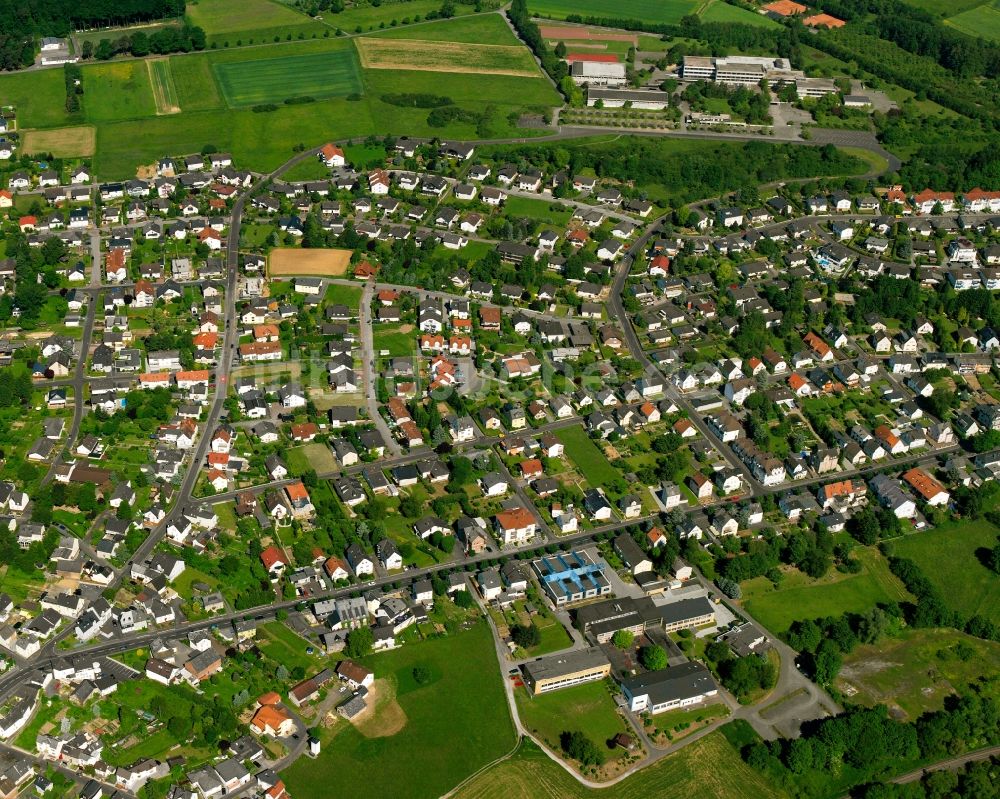 Niederhadamar aus der Vogelperspektive: Wohngebiet der Mehrfamilienhaussiedlung in Niederhadamar im Bundesland Hessen, Deutschland