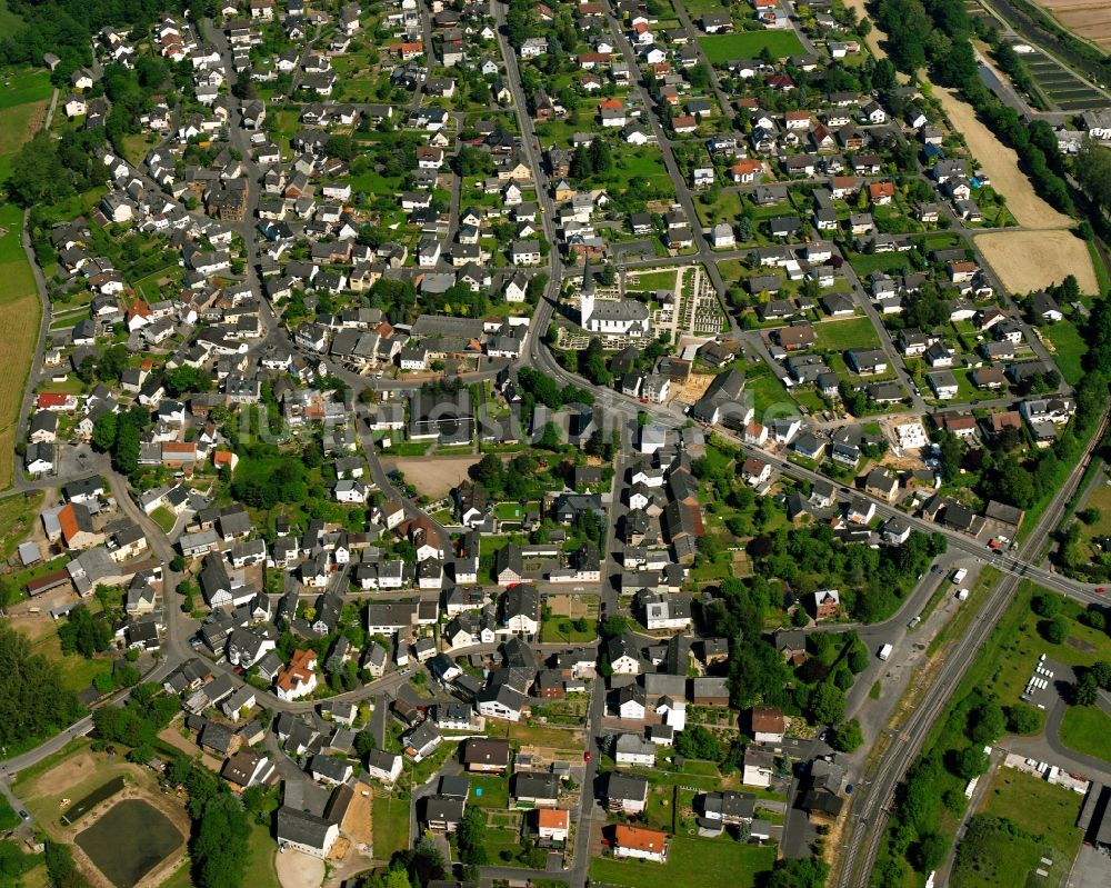 Niederzeuzheim von oben - Wohngebiet der Mehrfamilienhaussiedlung in Niederzeuzheim im Bundesland Hessen, Deutschland