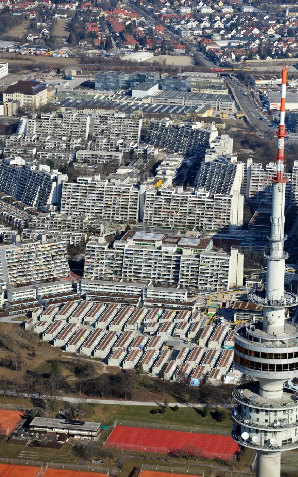 Luftbild Munich - Wohngebiet der Mehrfamilienhaussiedlung Olympisches Dorf im Ortsteil Milbertshofen-Am Hart in Munich im Bundesland Bayern, Deutschland