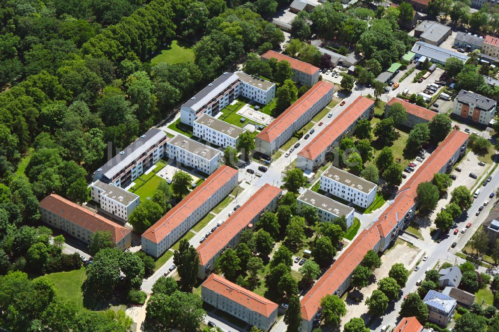 Berlin von oben - Wohngebiet einer Mehrfamilienhaussiedlung im Ortsteil Biesdorf in Berlin, Deutschland