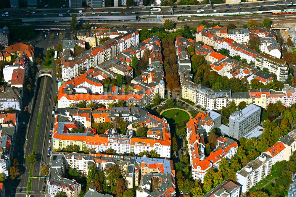 Berlin aus der Vogelperspektive: Wohngebiet der Mehrfamilienhaussiedlung im Ortsteil Friedenau in Berlin, Deutschland