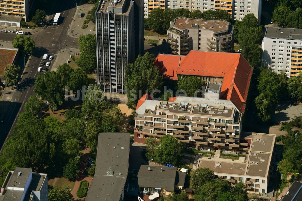 Berlin aus der Vogelperspektive: Wohngebiet der Mehrfamilienhaussiedlung im Ortsteil Friedrichshain in Berlin, Deutschland