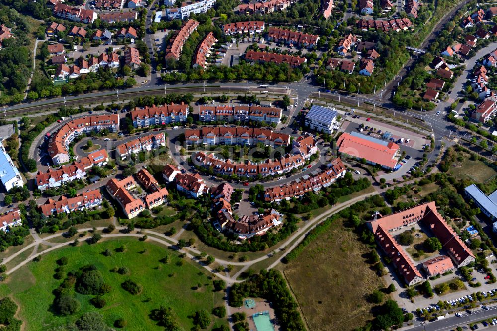 Würzburg aus der Vogelperspektive: Wohngebiet der Mehrfamilienhaussiedlung im Ortsteil Heuchelhof in Würzburg im Bundesland Bayern, Deutschland