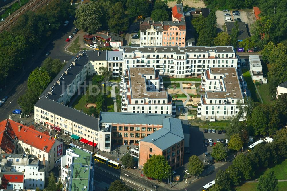 Berlin aus der Vogelperspektive: Wohngebiet einer Mehrfamilienhaussiedlung im Ortsteil Köpenick in Berlin, Deutschland