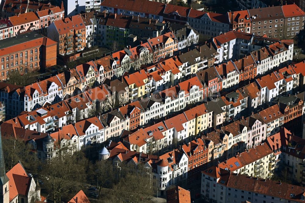 Hannover aus der Vogelperspektive: Wohngebiet einer Mehrfamilienhaussiedlung im Ortsteil Linden - Nord in Hannover im Bundesland Niedersachsen, Deutschland