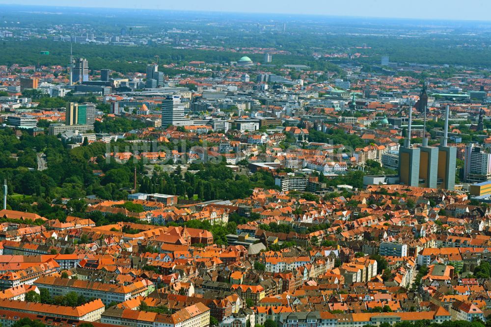 Hannover von oben - Wohngebiet einer Mehrfamilienhaussiedlung im Ortsteil Linden - Nord in Hannover im Bundesland Niedersachsen, Deutschland