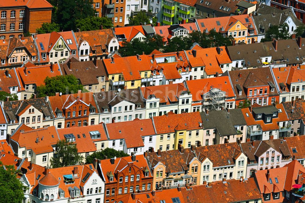 Luftaufnahme Hannover - Wohngebiet einer Mehrfamilienhaussiedlung im Ortsteil Linden - Nord in Hannover im Bundesland Niedersachsen, Deutschland