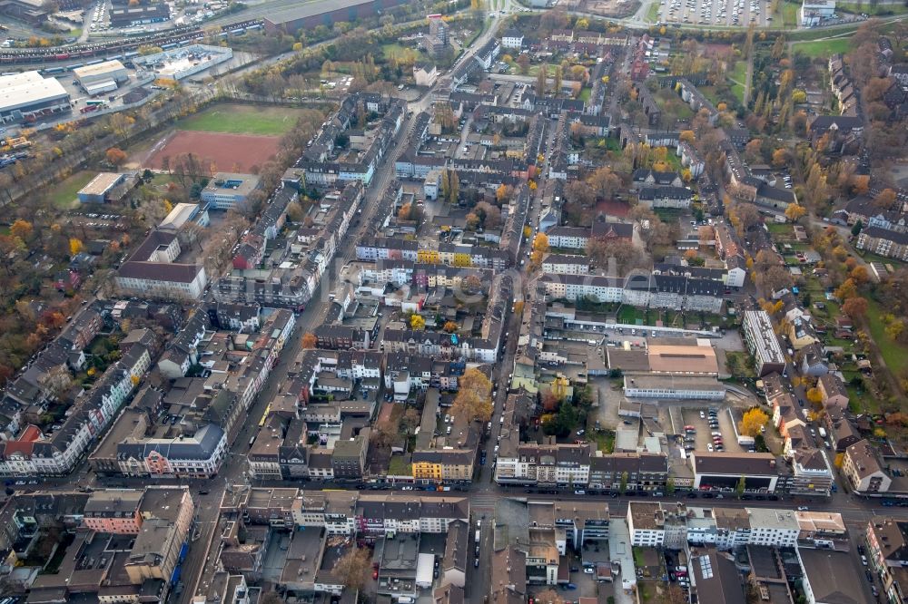 Luftaufnahme Duisburg - Wohngebiet einer Mehrfamilienhaussiedlung im Ortsteil Marxloh in Duisburg im Bundesland Nordrhein-Westfalen