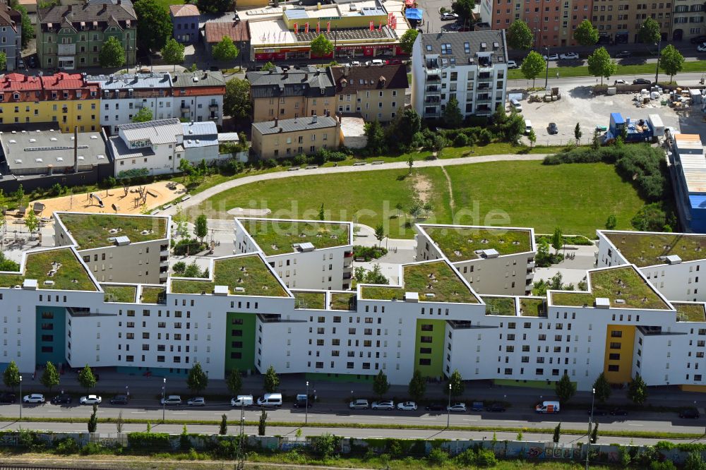 München von oben - Wohngebiet der Mehrfamilienhaussiedlung im Ortsteil Pasing-Obermenzing in München im Bundesland Bayern, Deutschland