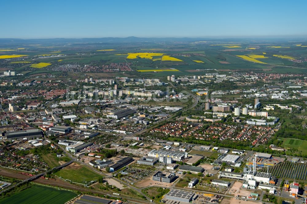 Erfurt aus der Vogelperspektive: Wohngebiet der Mehrfamilienhaussiedlung im Ortsteil Roter Berg in Erfurt im Bundesland Thüringen, Deutschland