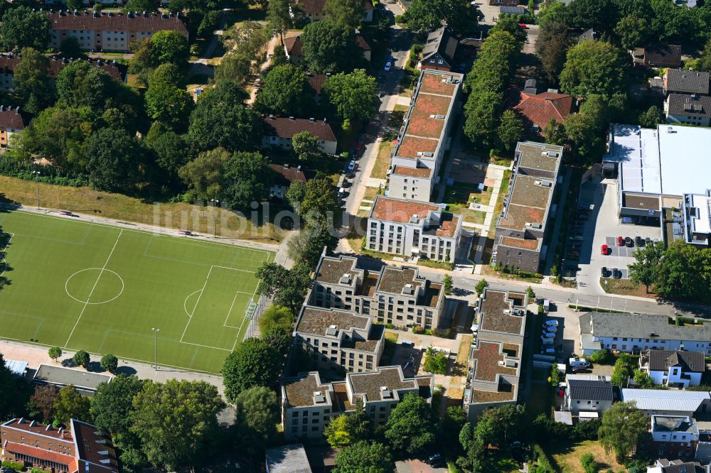 Hamburg aus der Vogelperspektive: Wohngebiet der Mehrfamilienhaussiedlung im Ortsteil Schnelsen in Hamburg, Deutschland