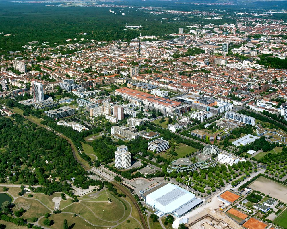 Luftaufnahme Karlsruhe - Wohngebiet der Mehrfamilienhaussiedlung im Ortsteil Südweststadt in Karlsruhe im Bundesland Baden-Württemberg, Deutschland