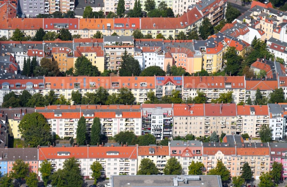 Berlin aus der Vogelperspektive: Wohngebiet der Mehrfamilienhaussiedlung im Ortsteil Tempelhof in Berlin, Deutschland