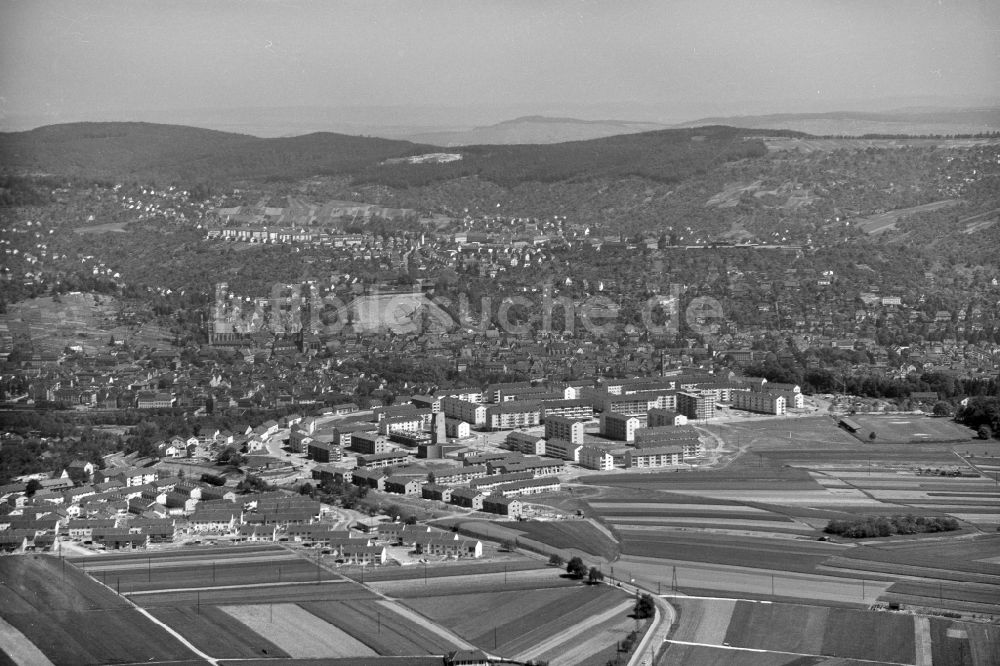 Luftaufnahme Esslingen am Neckar - Wohngebiet der Mehrfamilienhaussiedlung im Ortsteil Zollberg in Esslingen am Neckar im Bundesland Baden-Württemberg, Deutschland