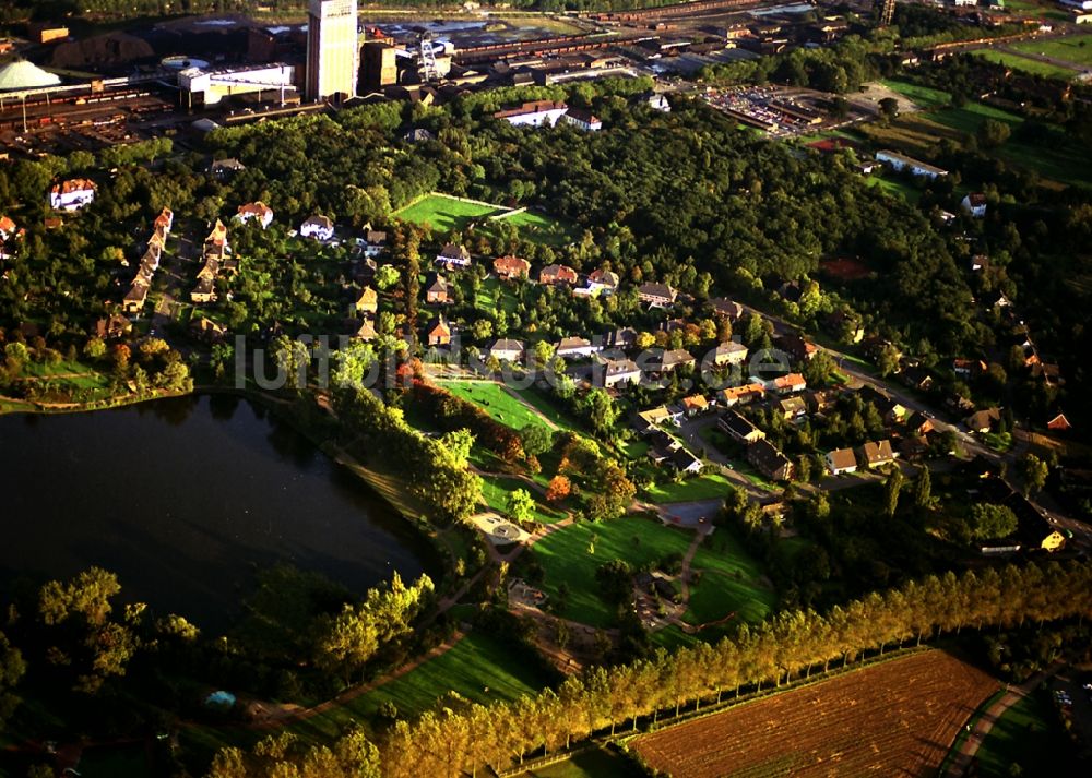 Kamp-Lintfort von oben - Wohngebiet der Mehrfamilienhaussiedlung am Pappelsee in Kamp-Lintfort im Bundesland Nordrhein-Westfalen, Deutschland