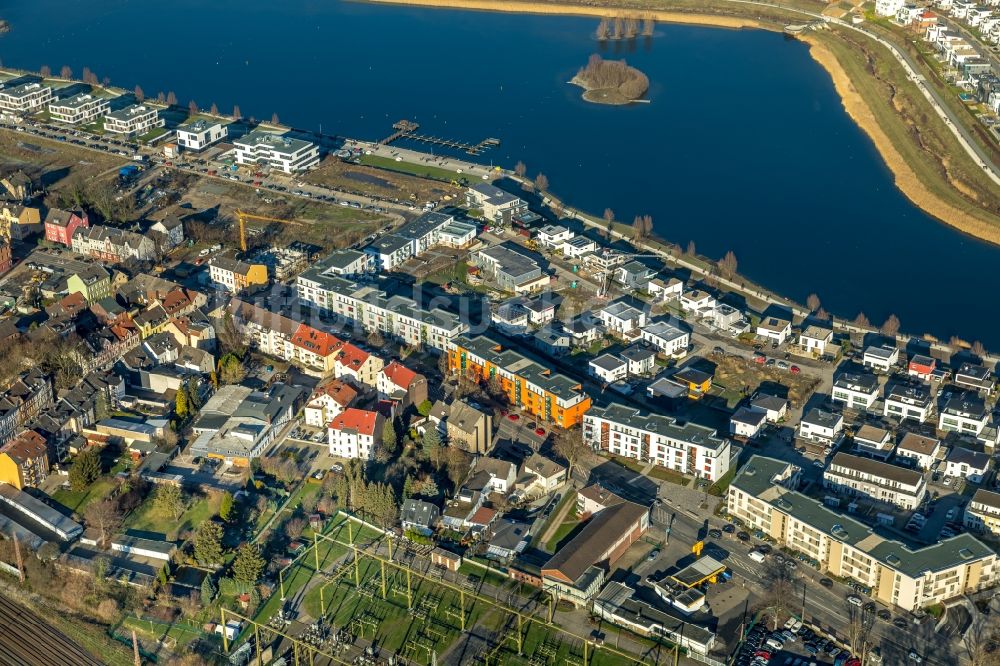 Dortmund von oben - Wohngebiet der Mehrfamilienhaussiedlung am Phoenixsee im Ortsteil Hörde in Dortmund im Bundesland Nordrhein-Westfalen, Deutschland