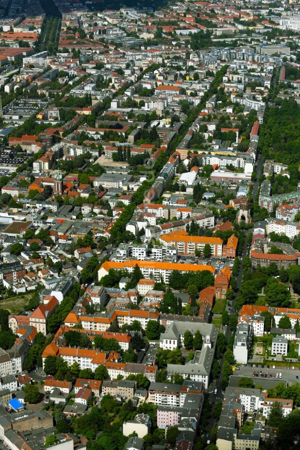 Luftaufnahme Berlin - Wohngebiet der Mehrfamilienhaussiedlung Pistoriusstraße in Weißensee in Berlin, Deutschland