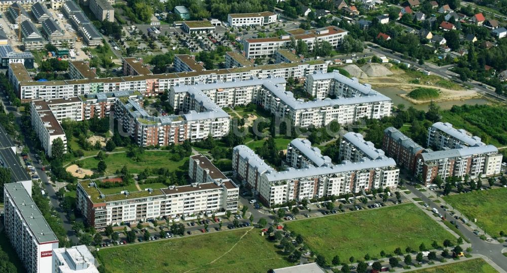 Berlin aus der Vogelperspektive: Wohngebiet einer Mehrfamilienhaussiedlung Plauener Straße - Sollstädter Straße - Arendsweg im Ortsteil Hohenschönhausen in Berlin, Deutschland