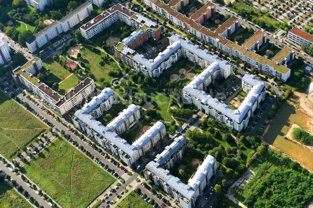 Berlin von oben - Wohngebiet einer Mehrfamilienhaussiedlung Plauener Straße - Sollstädter Straße - Arendsweg im Ortsteil Hohenschönhausen in Berlin, Deutschland