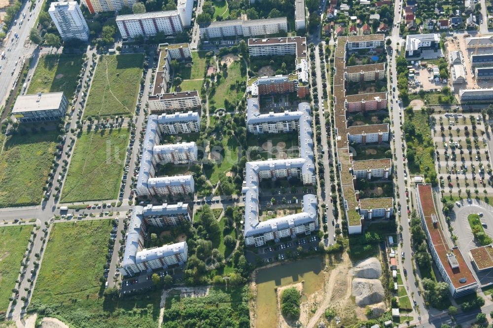 Luftaufnahme Berlin - Wohngebiet einer Mehrfamilienhaussiedlung Plauener Straße - Sollstädter Straße - Arendsweg im Ortsteil Hohenschönhausen in Berlin, Deutschland