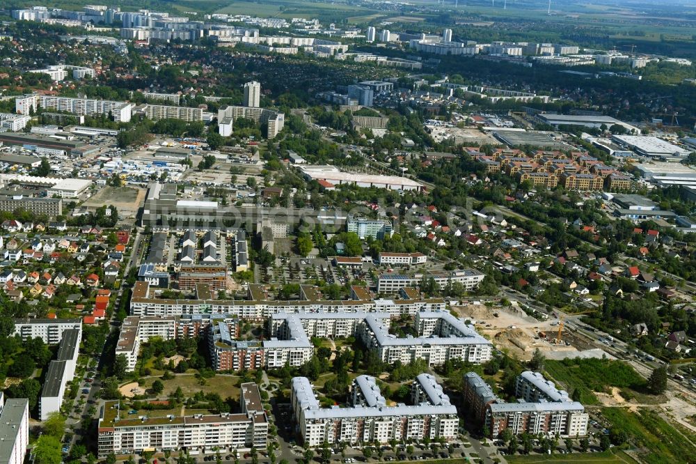 Berlin aus der Vogelperspektive: Wohngebiet einer Mehrfamilienhaussiedlung Plauener Straße - Sollstädter Straße - Arendsweg im Ortsteil Hohenschönhausen in Berlin, Deutschland