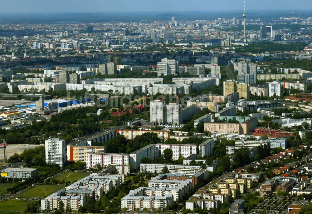 Luftaufnahme Berlin - Wohngebiet einer Mehrfamilienhaussiedlung Plauener Straße - Sollstädter Straße - Arendsweg im Ortsteil Hohenschönhausen in Berlin, Deutschland