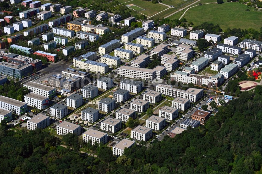 Potsdam von oben - Wohngebiet einer Mehrfamilienhaussiedlung in Potsdam im Bundesland Brandenburg, Deutschland